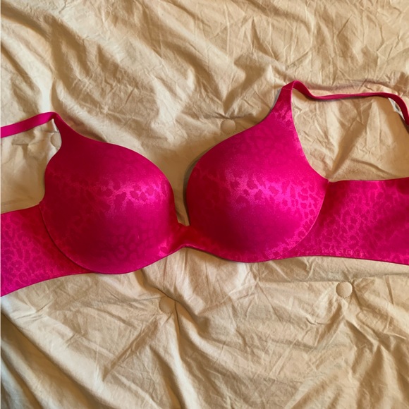 3 Victoria’s Secret bras 34D - Picture 6 of 9